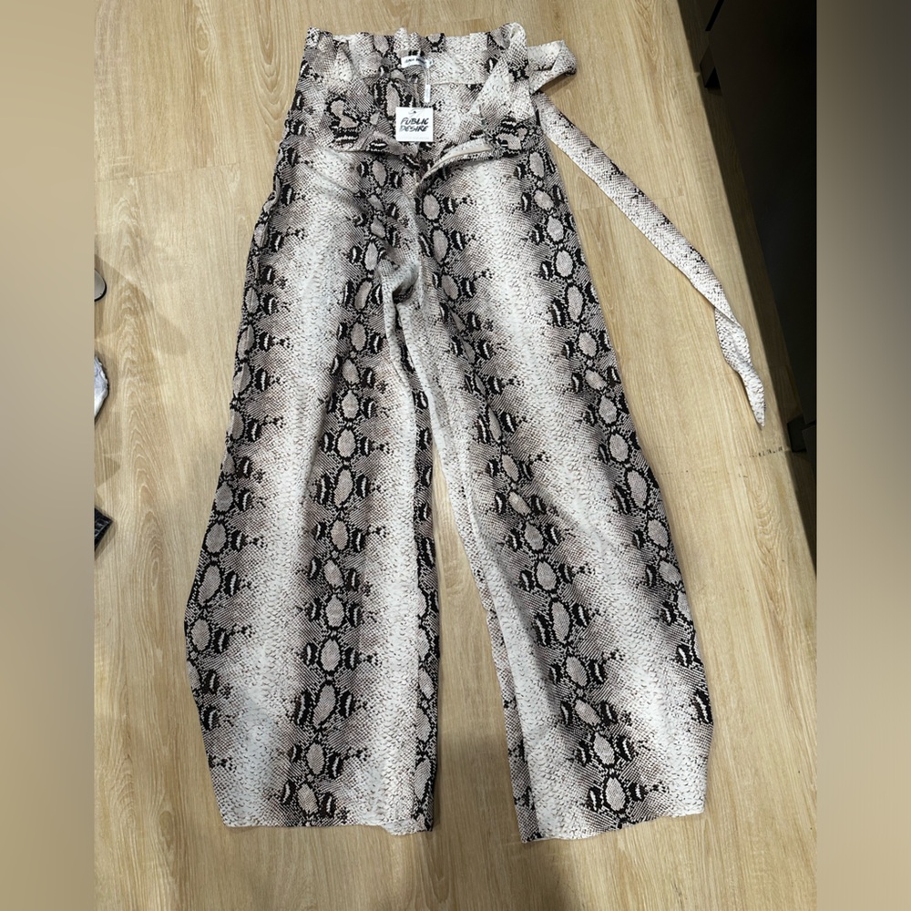 Women’s US 6 ASOS/Public Desire High Waisted Snake Print Pants